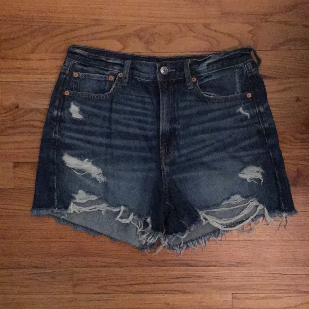 Distressed American Eagle 90’s Short